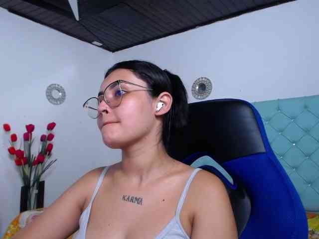 Kathemills235 webcam