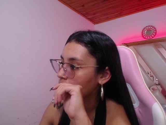 Kathemills235 webcam