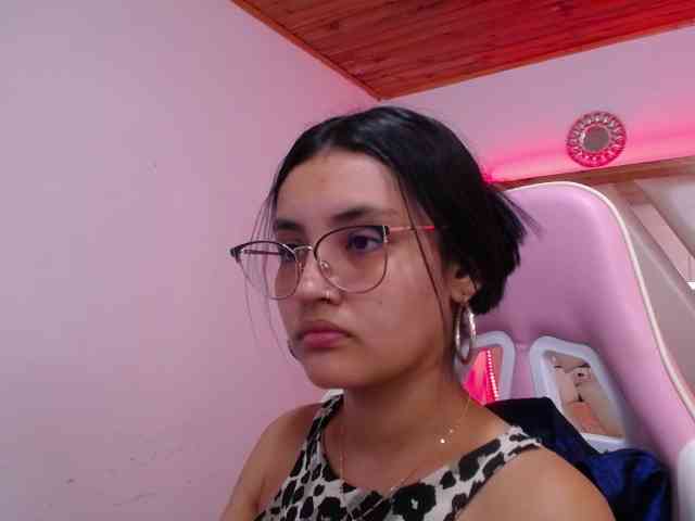 Kathemills235 webcam