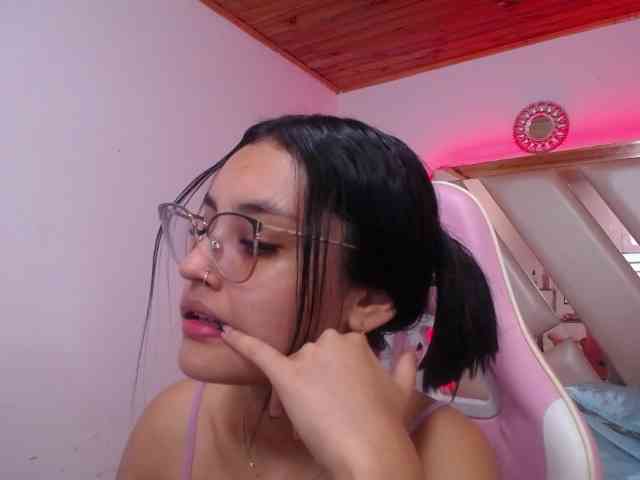 Kathemills235 webcam
