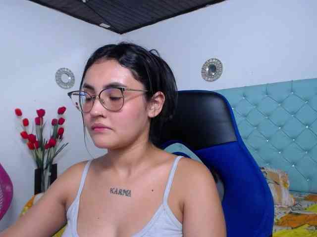 Kathemills235 webcam