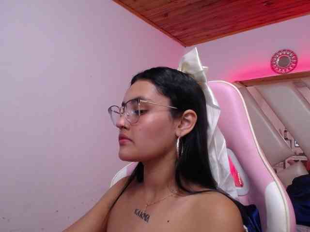 Kathemills235 webcam