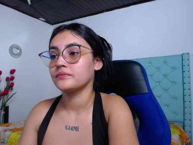 Kathemills235 webcam