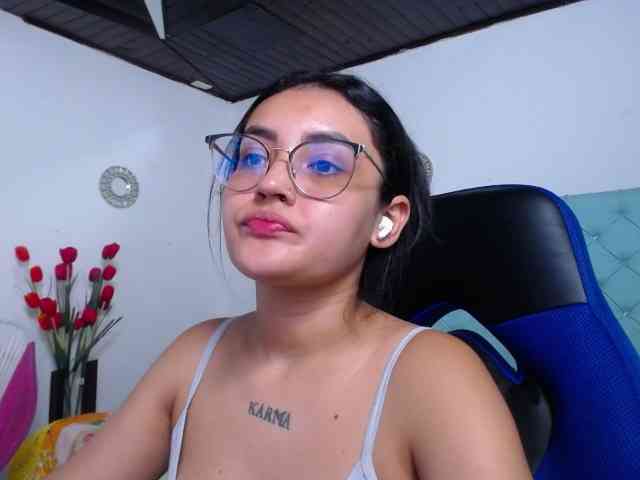 Kathemills235 webcam