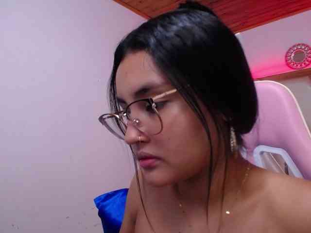 Kathemills235 webcam