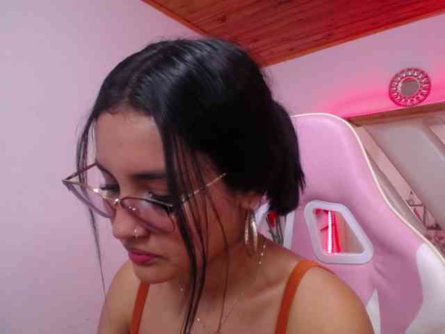 Kathemills235 webcam