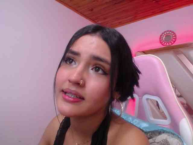 Kathemills235 webcam