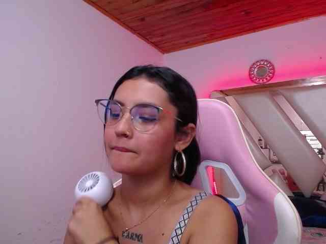 Kathemills235 webcam