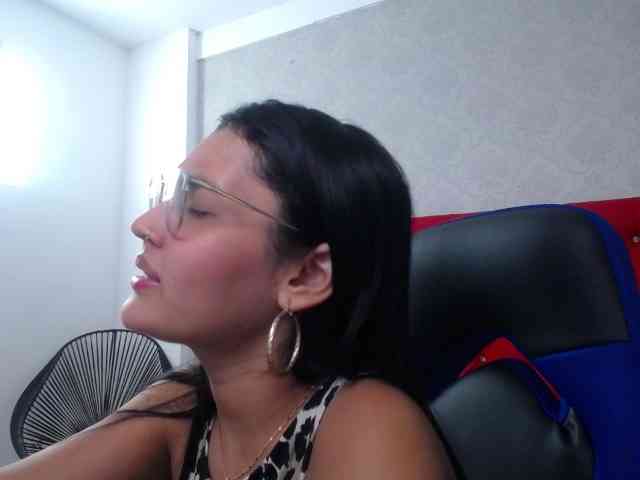 Kathemills235 webcam