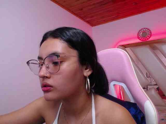 Kathemills235 webcam