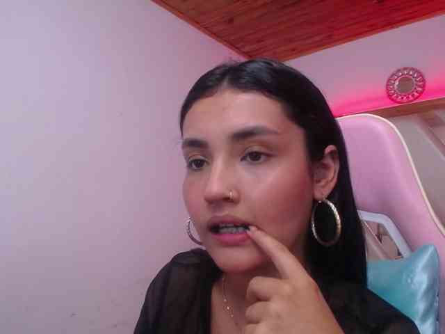 Kathemills235 webcam