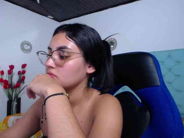 Kathemills235 webcam