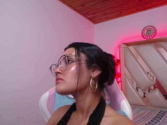 Kathemills235 webcam