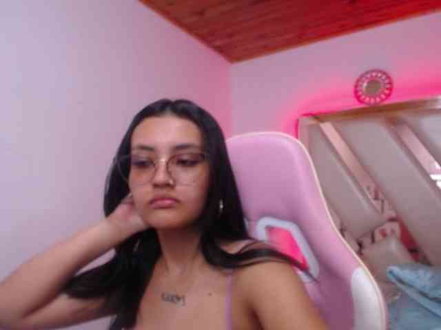 Kathemills235 webcam