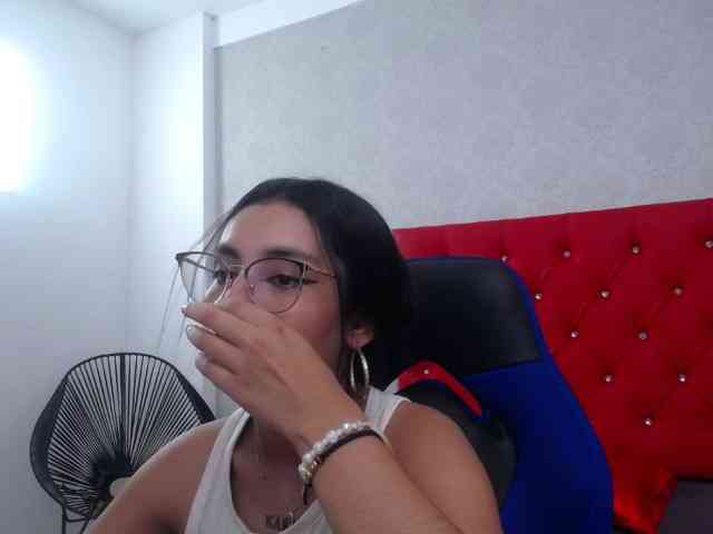 Kathemills235 webcam