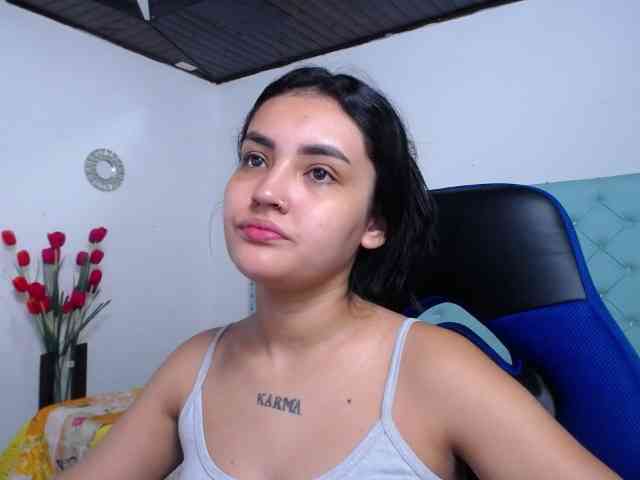 Kathemills235 webcam