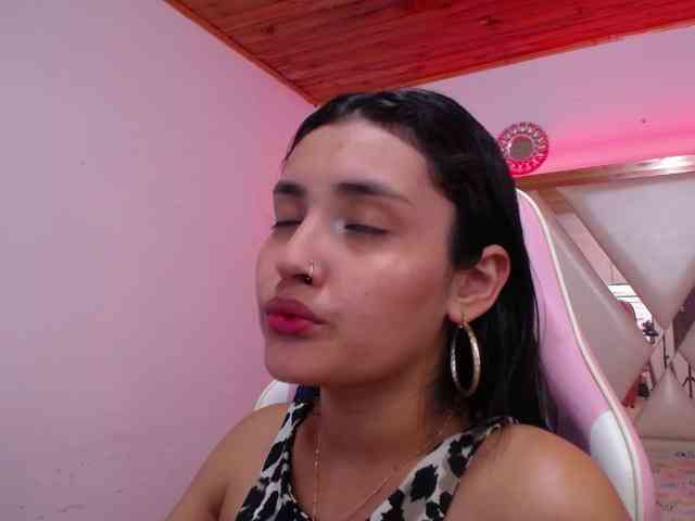 Kathemills235 webcam