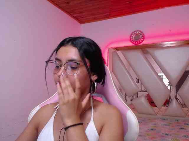 Kathemills235 webcam
