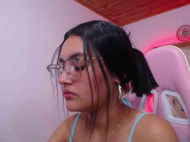 Kathemills235 webcam