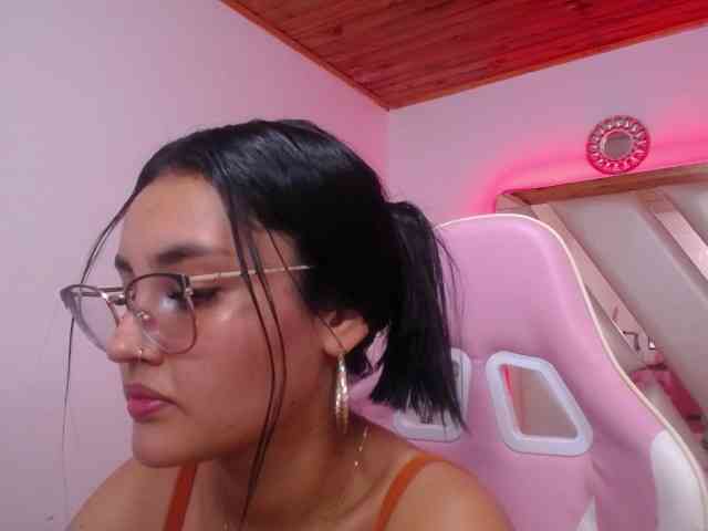 Kathemills235 webcam