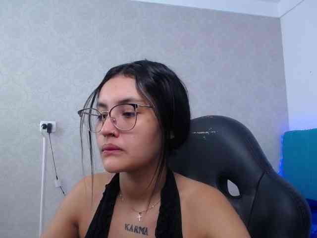 Kathemills235 webcam