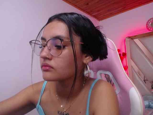 Kathemills235 webcam