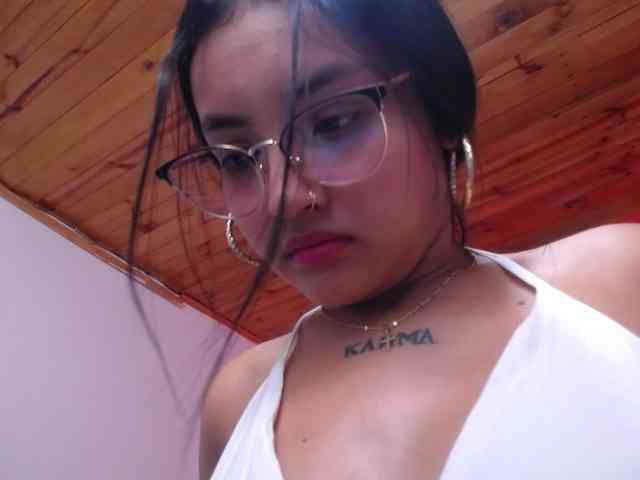 Kathemills235 webcam