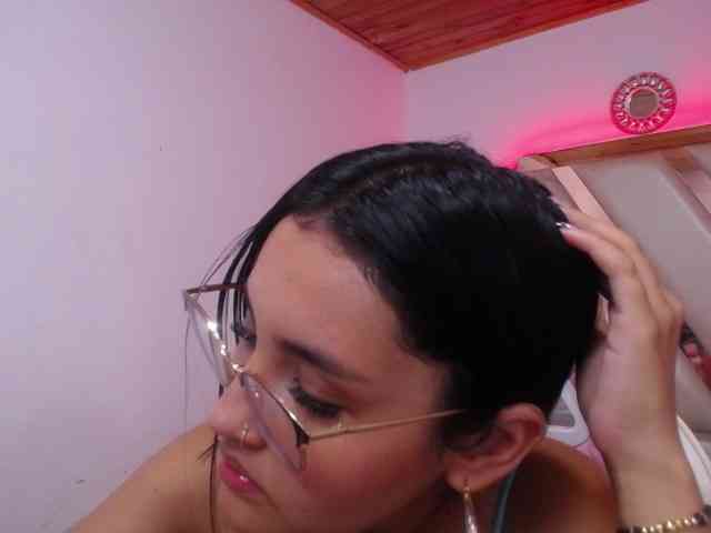 Kathemills235 webcam