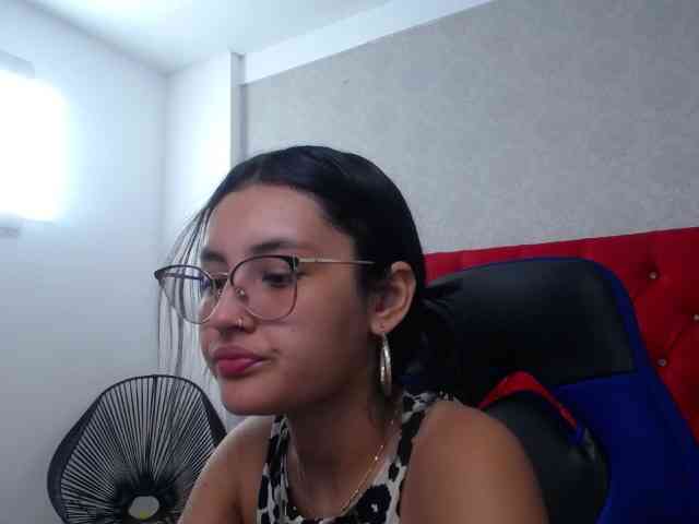 Kathemills235 webcam