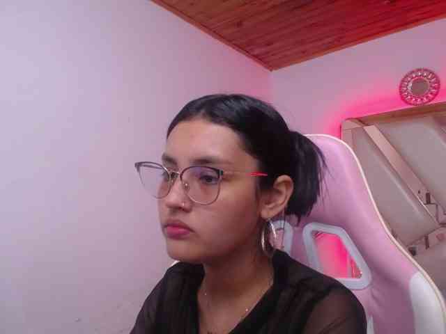 Kathemills235 webcam
