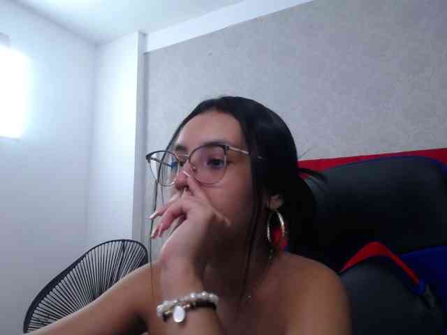 Kathemills235 webcam