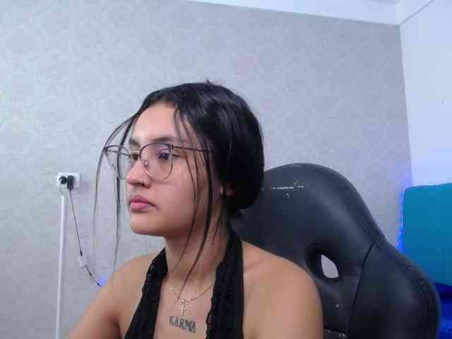 Kathemills235 webcam