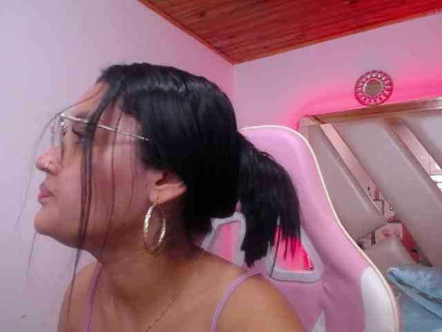 Kathemills235 webcam