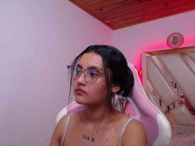 Kathemills235 webcam