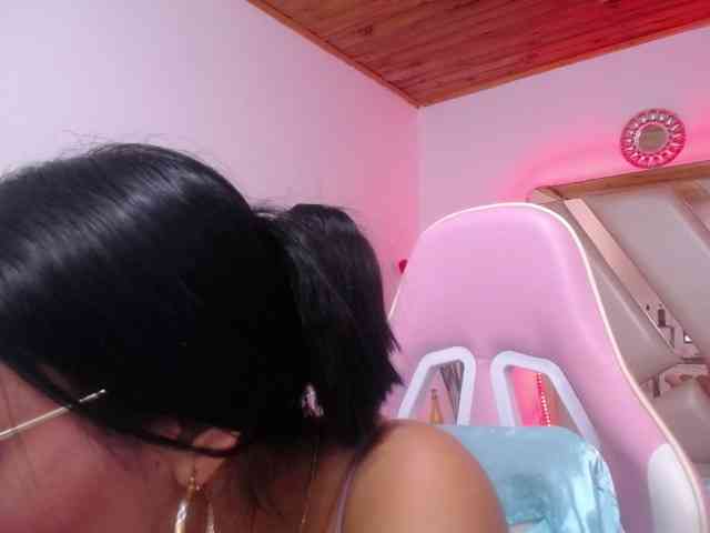 Kathemills235 webcam