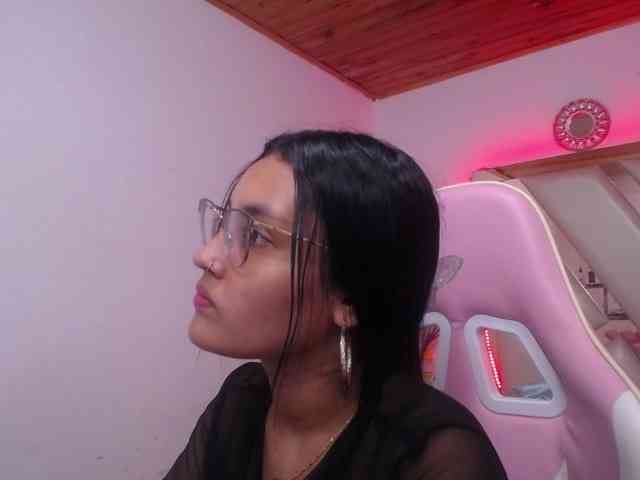 Kathemills235 webcam