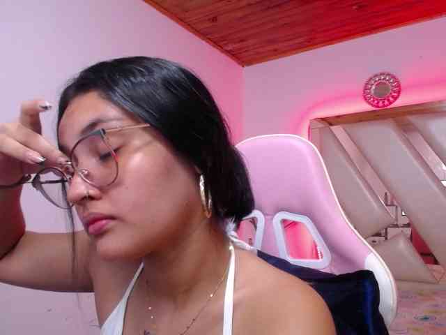 Kathemills235 webcam