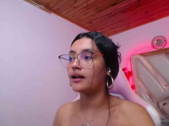 Kathemills235 webcam
