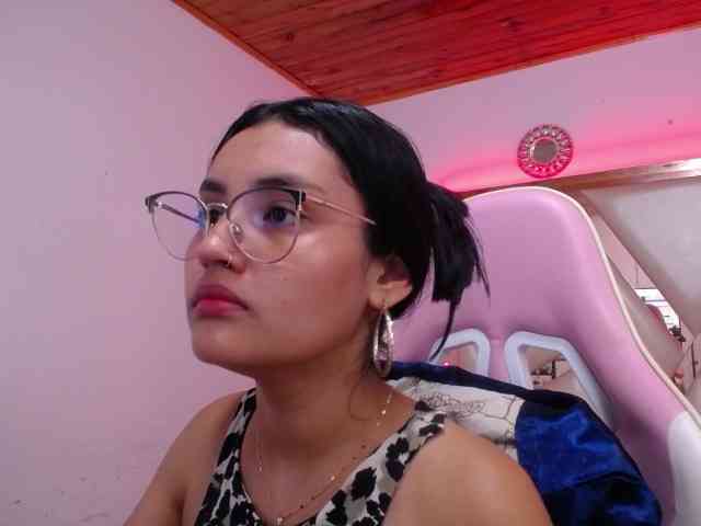 Kathemills235 webcam