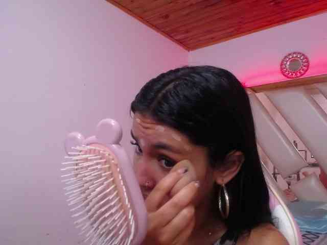 Kathemills235 webcam