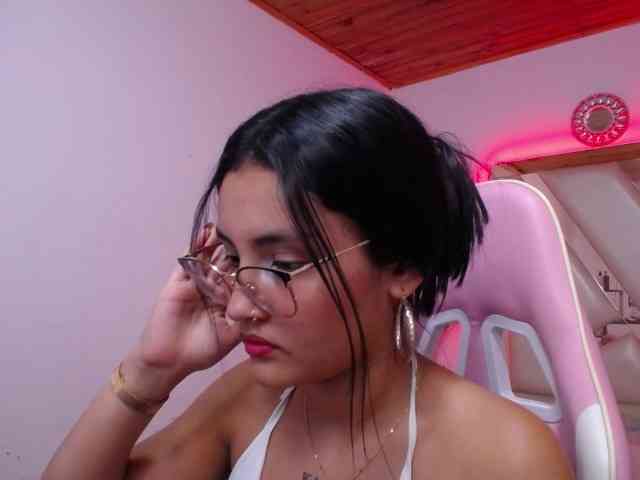 Kathemills235 webcam