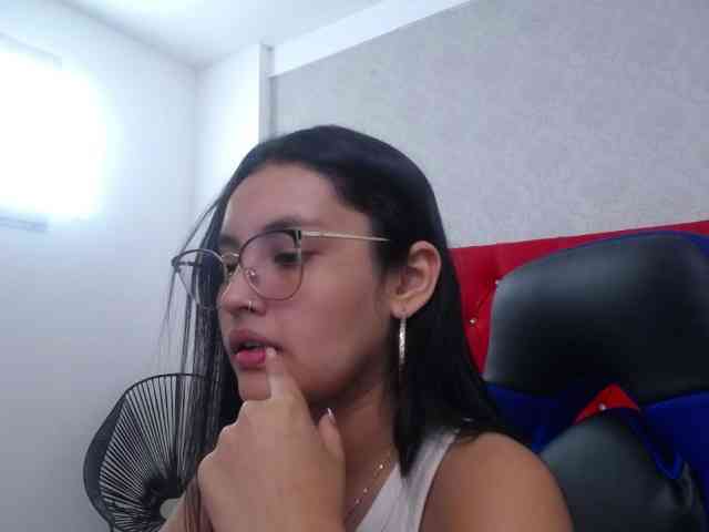 Kathemills235 webcam