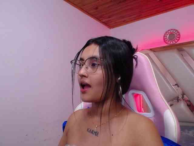 Kathemills235 webcam