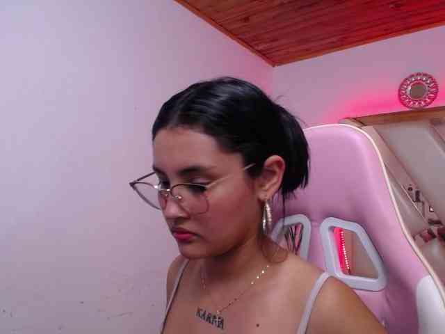 Kathemills235 webcam