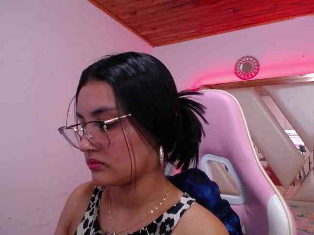 Kathemills235 webcam