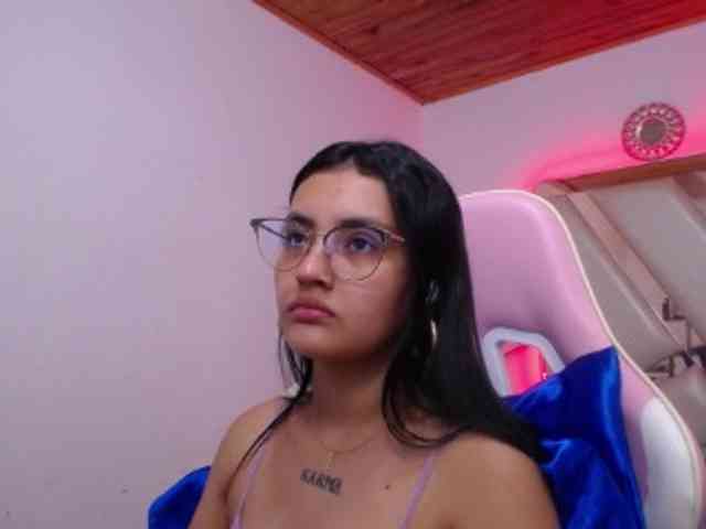 Kathemills235 webcam