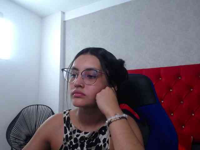 Kathemills235 webcam