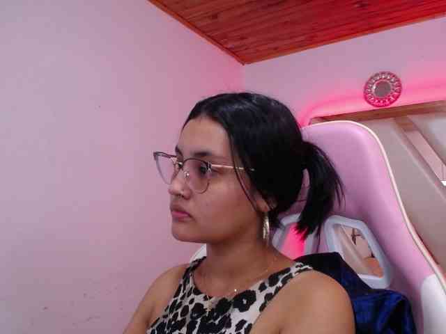 Kathemills235 webcam