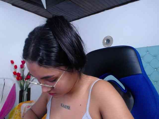 Kathemills235 webcam