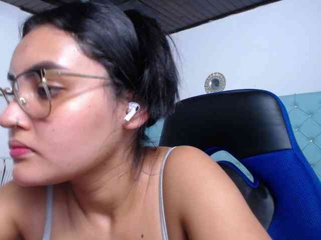 Kathemills235 webcam